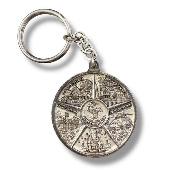 Walt Disney World Magic Kingdom Lands Coin Medallion Keychain Silver VTG - Picture 1 of 3